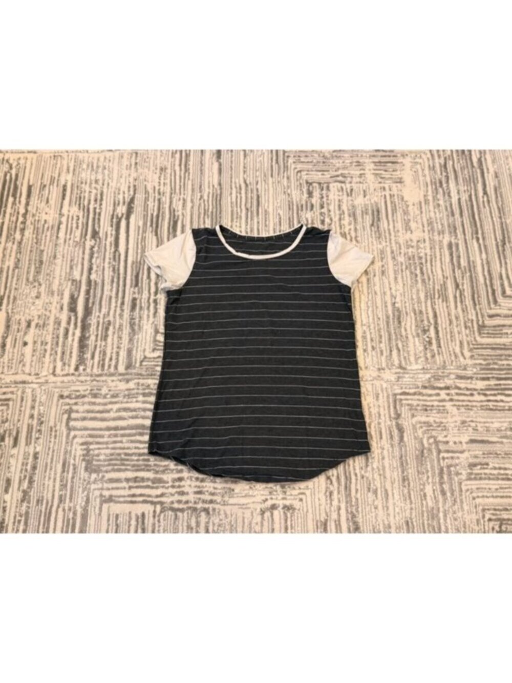 Lululemon Love Crew women's size 6 gray w/white stripes short sleeve shirt